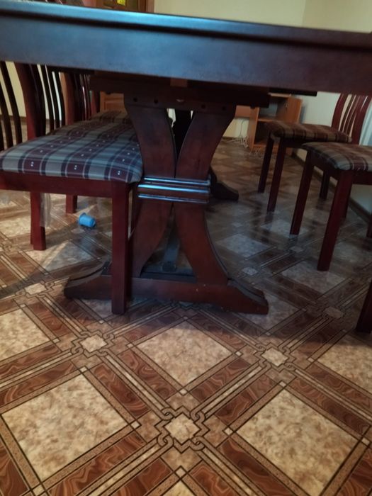 Стол обеденный для гостиной