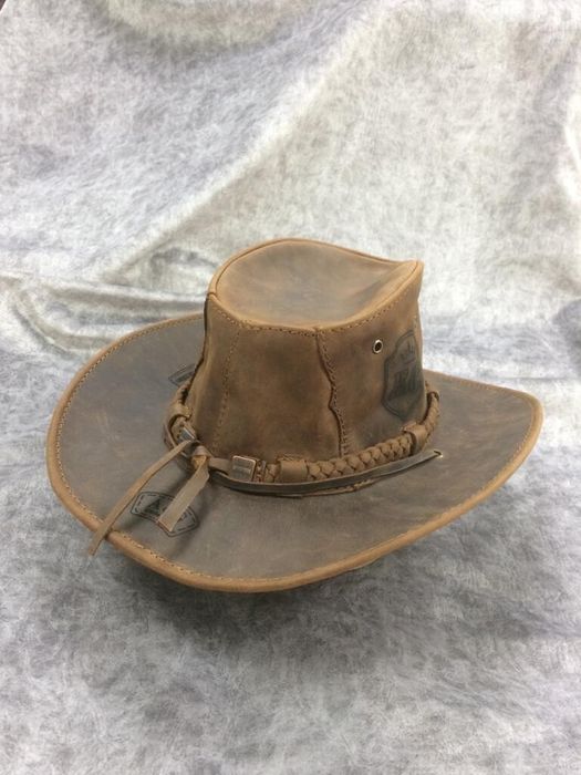 Шляпа из кожи КРС.  размер 60.