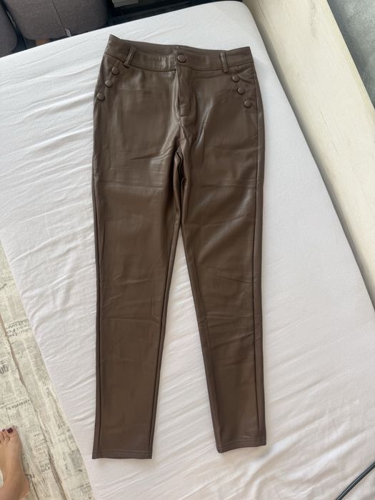 Сет от Жилетка и пола плисе С размер, и кожен панталон