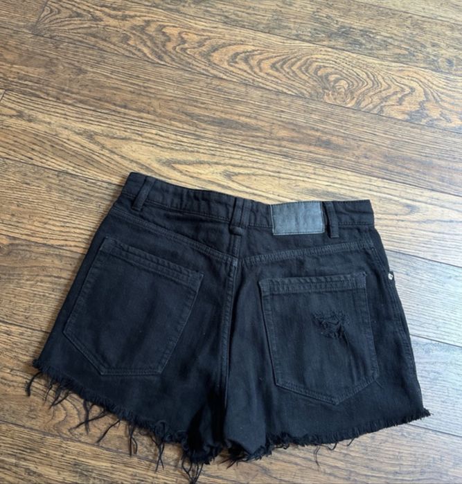 pantaloni scurti negri de blugi