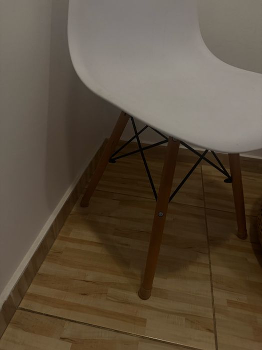 Scaune scandinave albe
