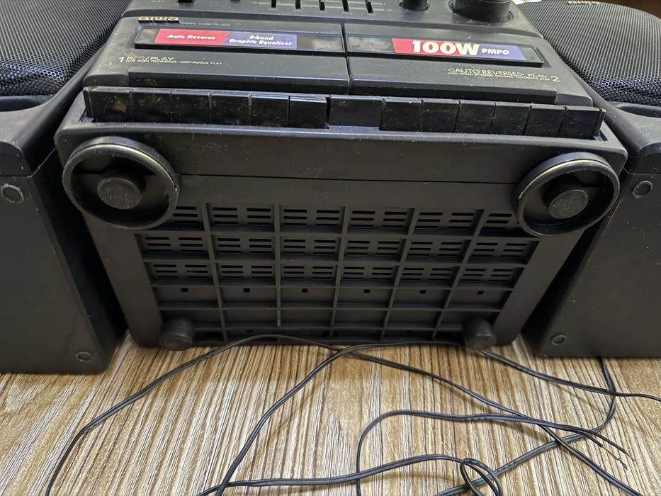 Продается магнитофон AIWA.