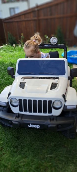 Masinuta electrica cu telecomanda