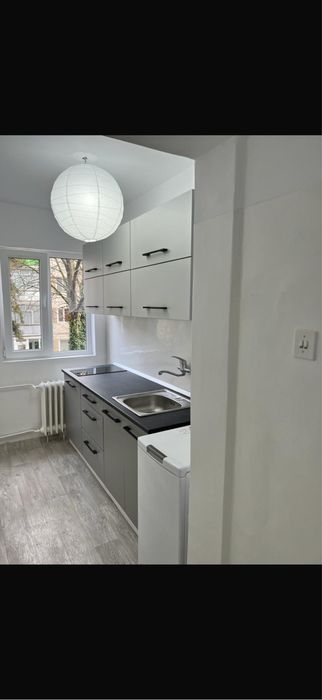 Apartament 3 camere semidecomandat , ET 1