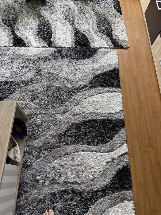 Vand 2 covoare moderne