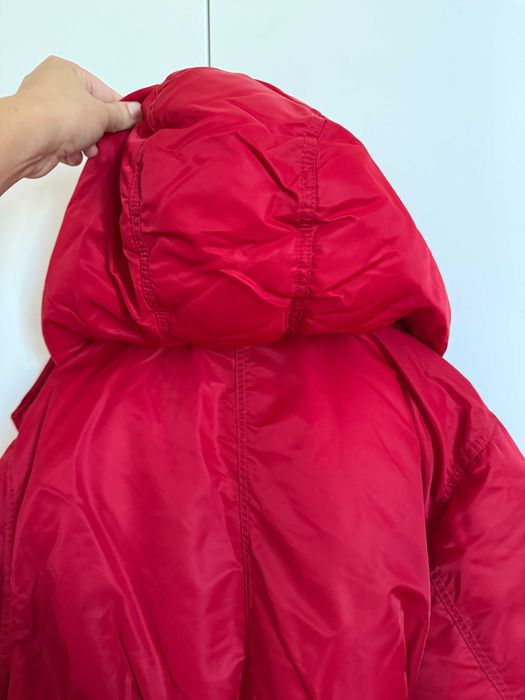 Geacă roșie de iarnă Bershka – Oversize, foarte călduroasă și cu look cool