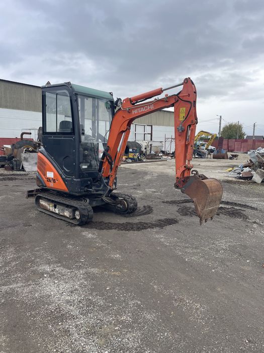 Miniexcavator  hitachi  2  Tone an 2015