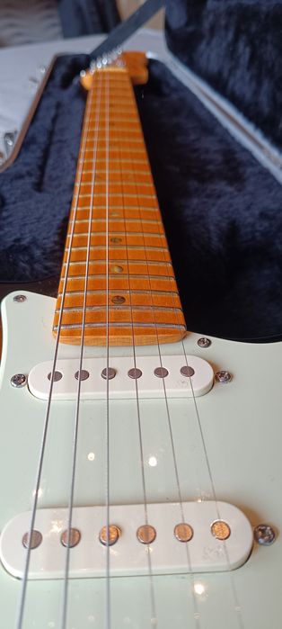 American Deluxe Stratocaster® “V” Neck (2004-2010)