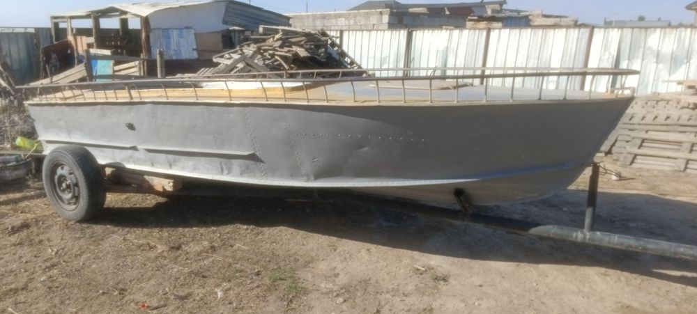 Продам лодку Прогресс 2м