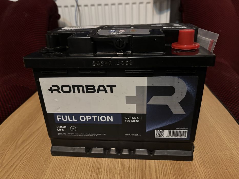 Vând doua bateri auto BOSCH  și ROMBAT