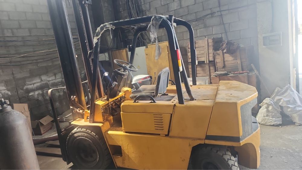 Продам вилочный погрузчик автокара Cat