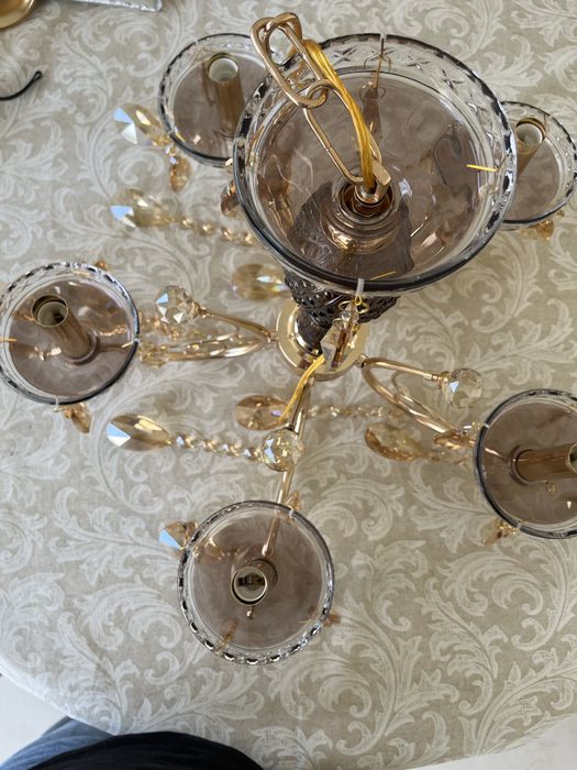 Candelabru baroc cu 5 brațe, din alamă şi cristal fumuriu-rosé