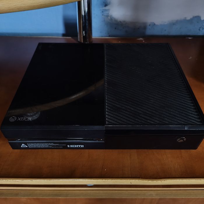 Vând XBOX one cu maneta