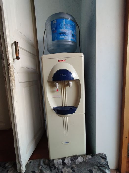 Куллер иссиқ кунда салқин сув