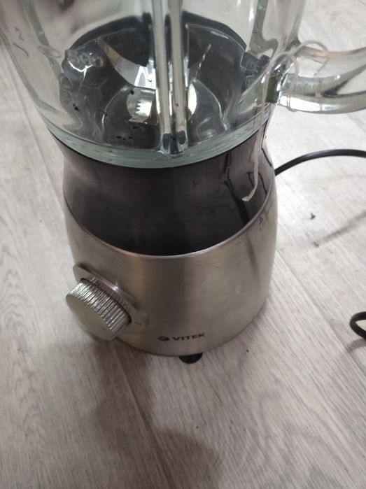 Настольный блендер Vitek