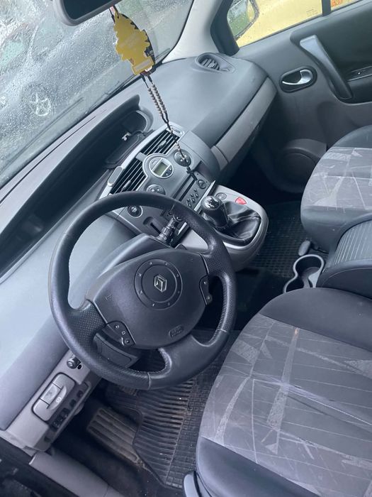 Vand masina pentru excursii si drum lung