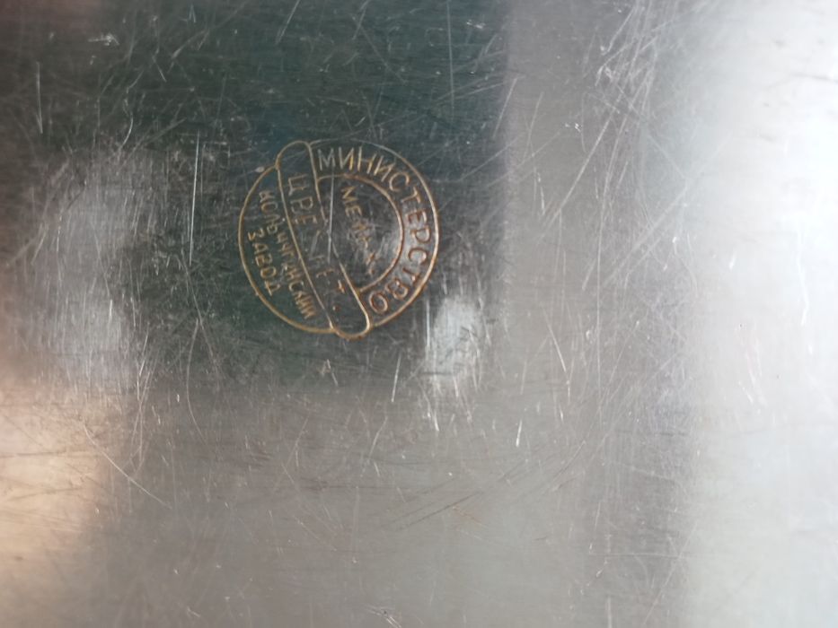 Продам поднос мельхиоровый