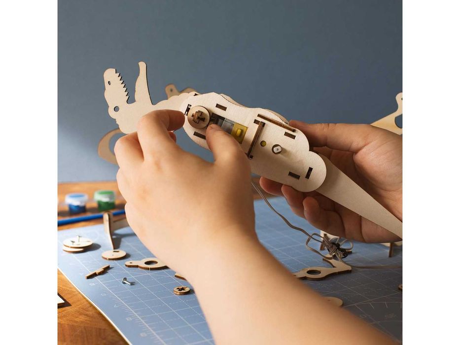 Динозавър с Дистанционно за сглобяване и оцветяване Работилница