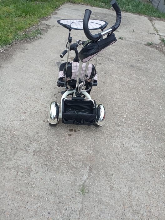 Децка Триколка .