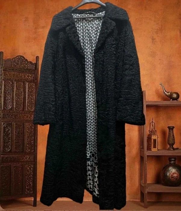 Palton din blana de astrahan