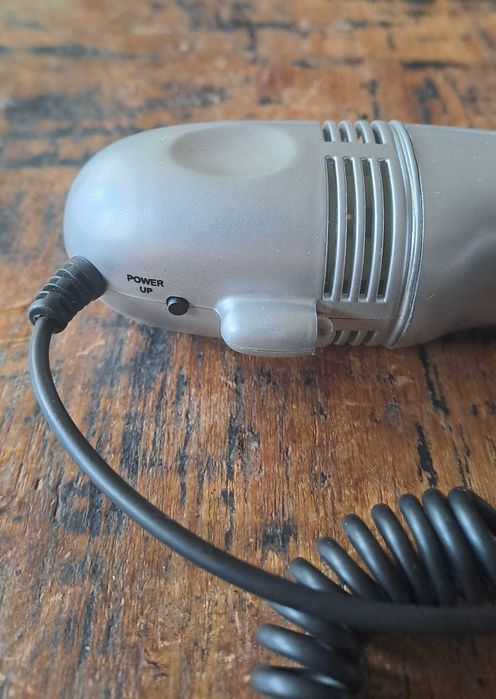 USB прахосмукачка с фенерче мини за компютър и клавиатура сребърна