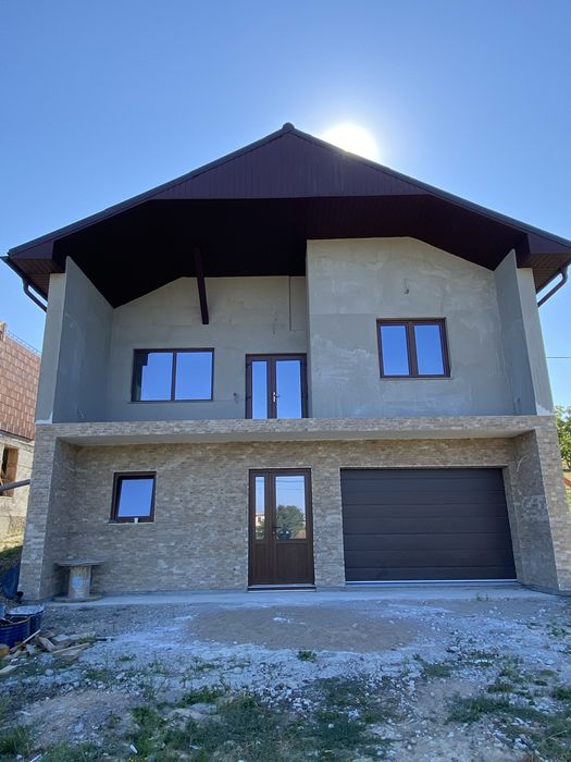 Casă nouă de vânzare