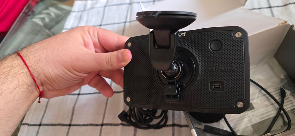 Навигация за камион Garmin Dezl 580 5 инча екран карти за цяла Европа