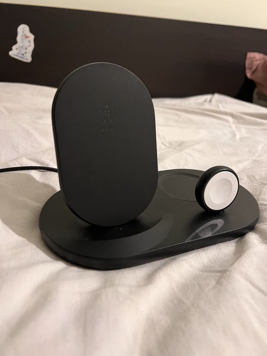 Зарядна станция Belkin за iphone , apple watch , airpods