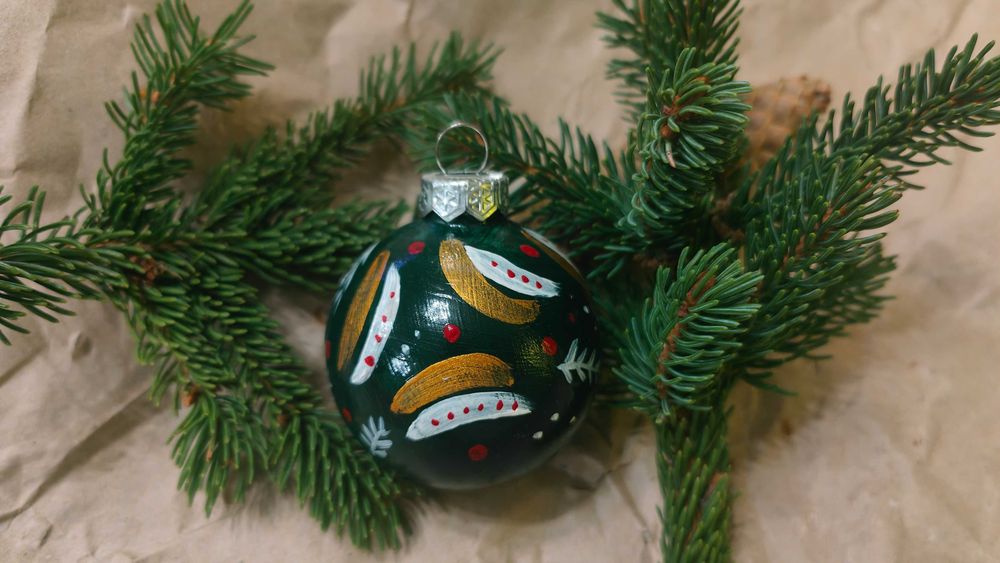Коледни стъклени топки, ръчно рисувани