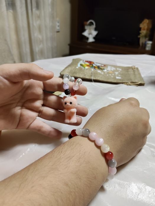 Гривни от естествени камъни