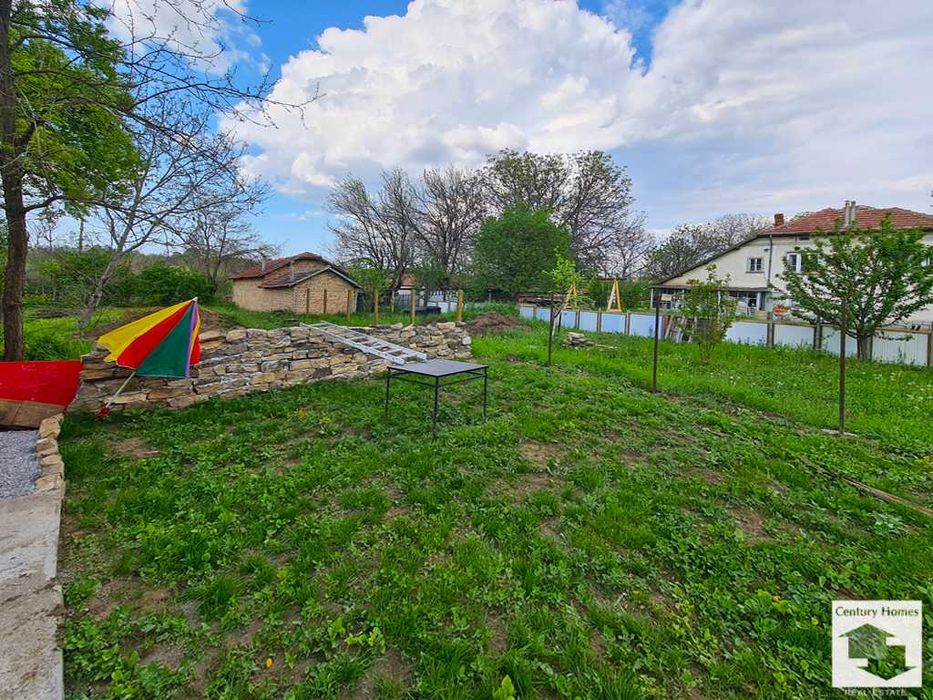 145297 Едноетажна къща с басейн в село Масларево