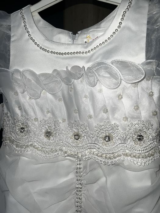 Платье белое нарядное на девочку 7-8 лет