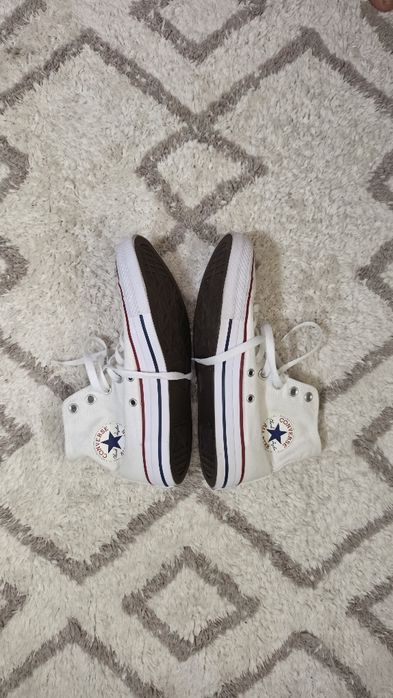 Високи бели кецове Converse