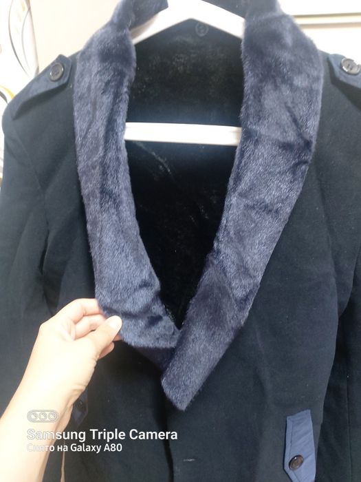 Продаёт пальто. Новый