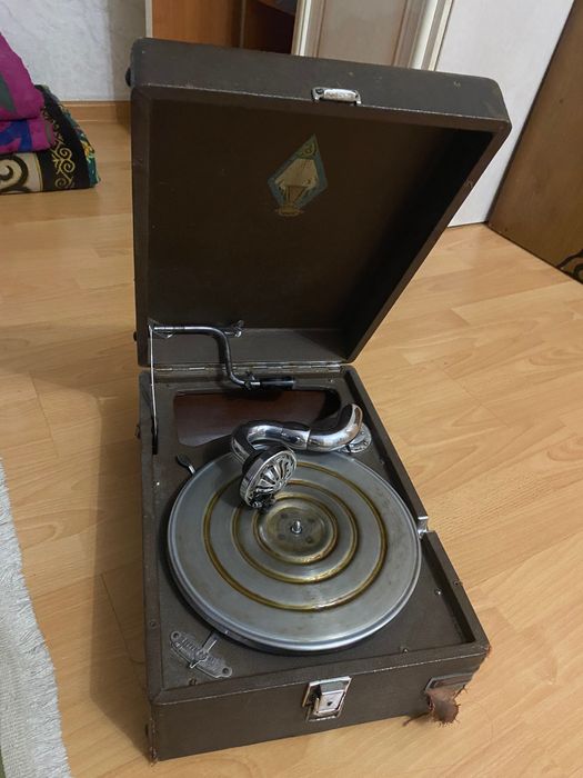 Продам патифон рабочий