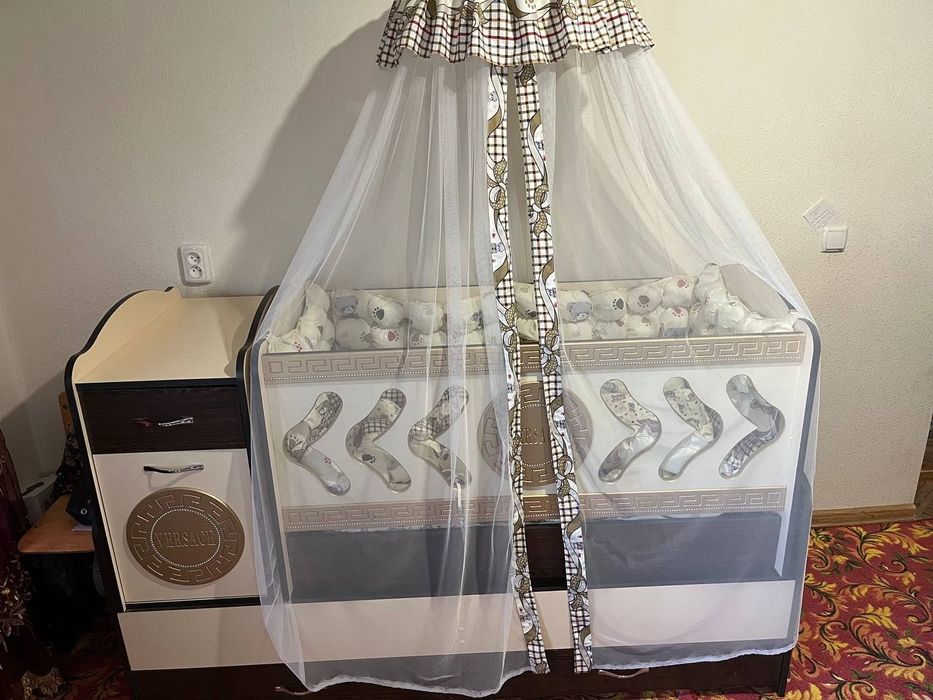 Детская кровать от 0-12 лет. Проктически новая!