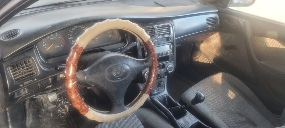 Тойота Карина Е аварийная