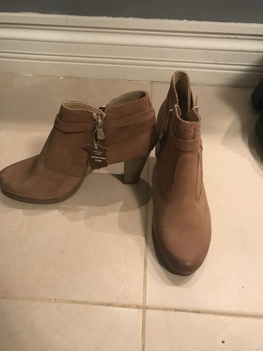 Vand cizme/ botine din piele noi