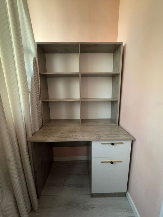 Детская парта для школьников и студентов.