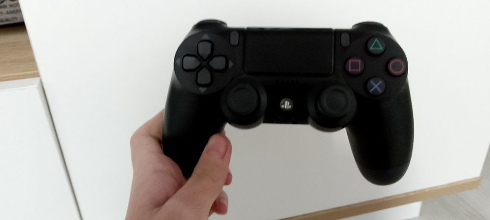 Playstation 4 slim