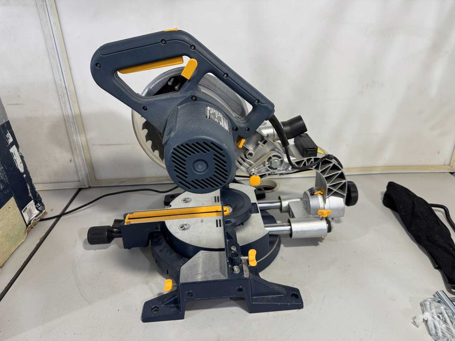 Циркуляр пендула - Titan 1800W / 210mm