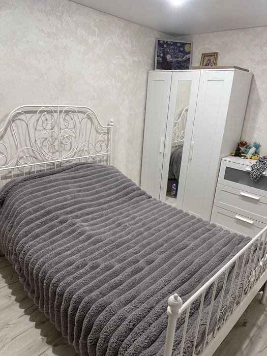 Продам кровать двухспальную вместе с матрасом