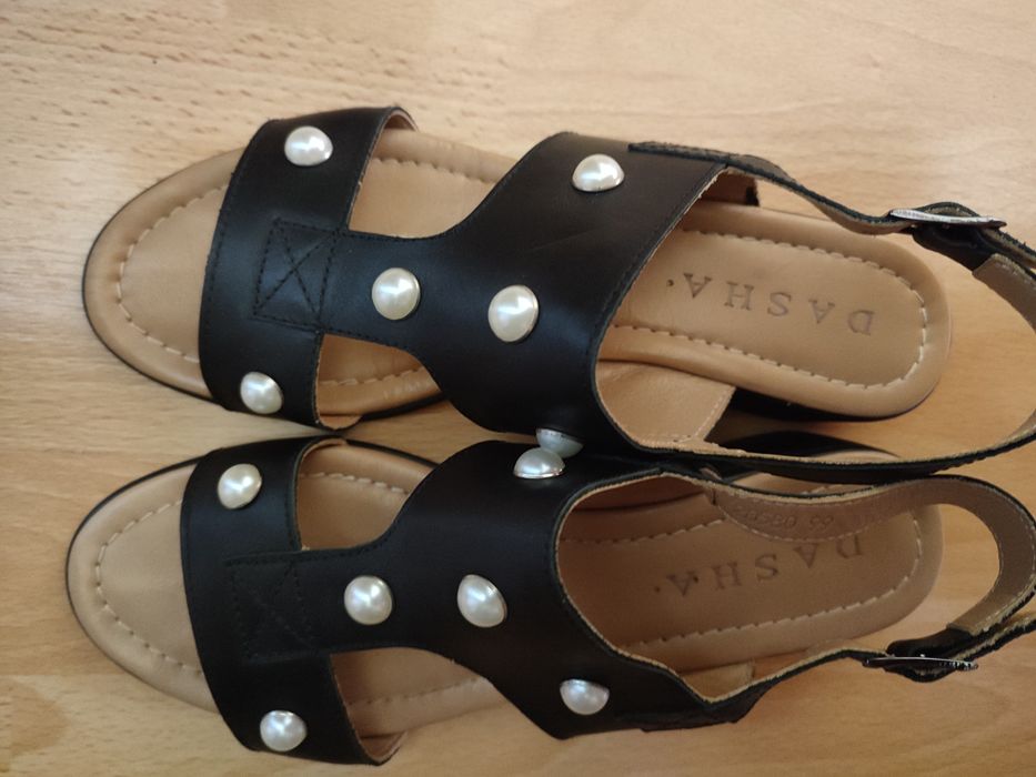 Vând sandale piele naturala