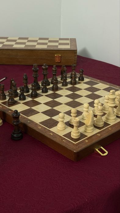Настольные шахматы