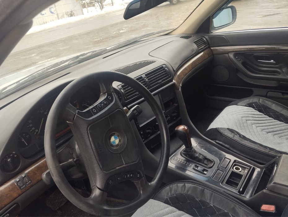 Продаю бмв е38 срочно