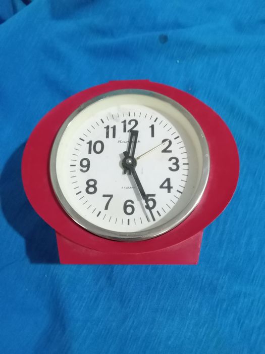 Разные часы и будильники