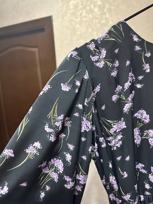 Черное атласное  платье