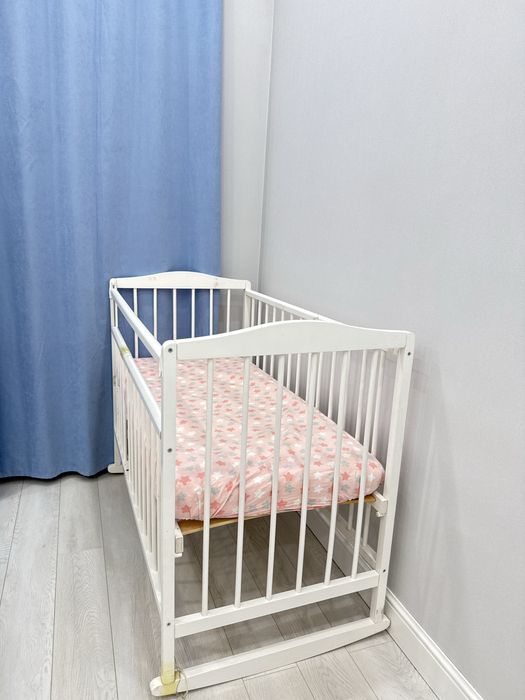 продается детский манеж-кровать с матрасом