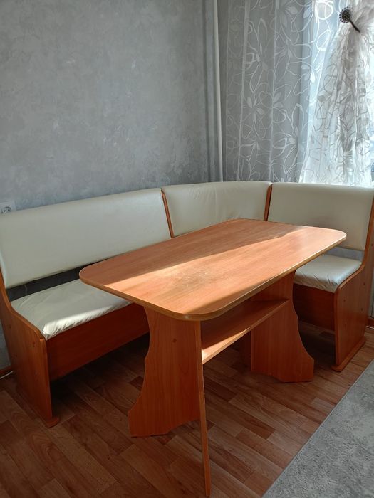 Продает кухонный уголок