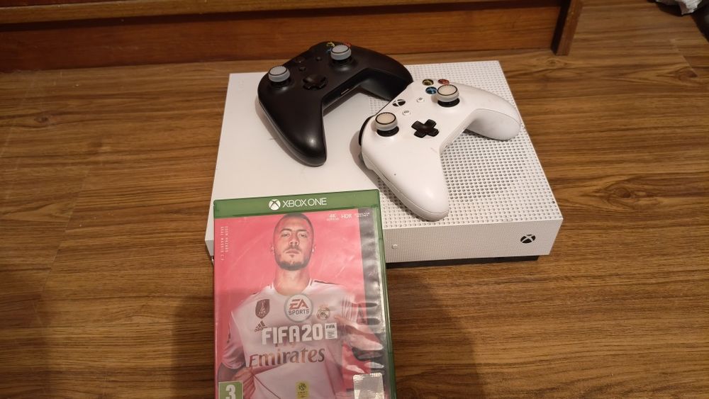 XBox One S 1TB+2 Controlere